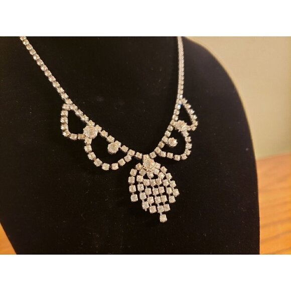 Vintage Rhinestone Necklace Clear Stones Round Waterfall Style 15 inch - Picture 3 of 5
